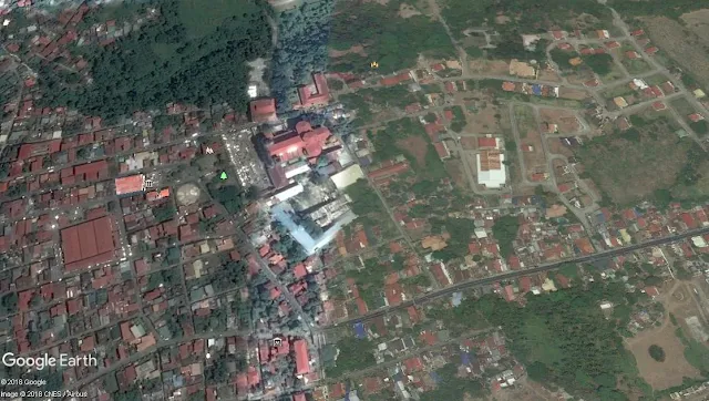 Poblacion Taal, Batangas seen on Google Earth, with Church right in the middle.  Image source:  Google Earth.