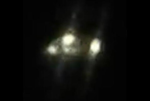 UFO News ~ UFO Over London Has Many Similarities To A USAF TR3B plus MORE Shuttle%252C%2Bspace%2Bstation%252C%2Bmissle%252C%2Bmilitary%252C%2BUFO%252C%2BUFOs%252C%2Bsighting%252C%2Bsightings%252C%2BClinton%252C%2Bobama%252C%2Blazar%252C%2Bbob%252C%2BCIA%252C%2Busaf%252C%2Bdisclosure%252C%2Bpluto%252C%2Bfigure%252C%2Bmars%252C%2Bgoogle%252C%2Bmap%252C%2Bdark%252C%2Bblack%252C%2Bdisk%252C%2Bhunter%252C%2Bproject%2BAurora%252C%2B2