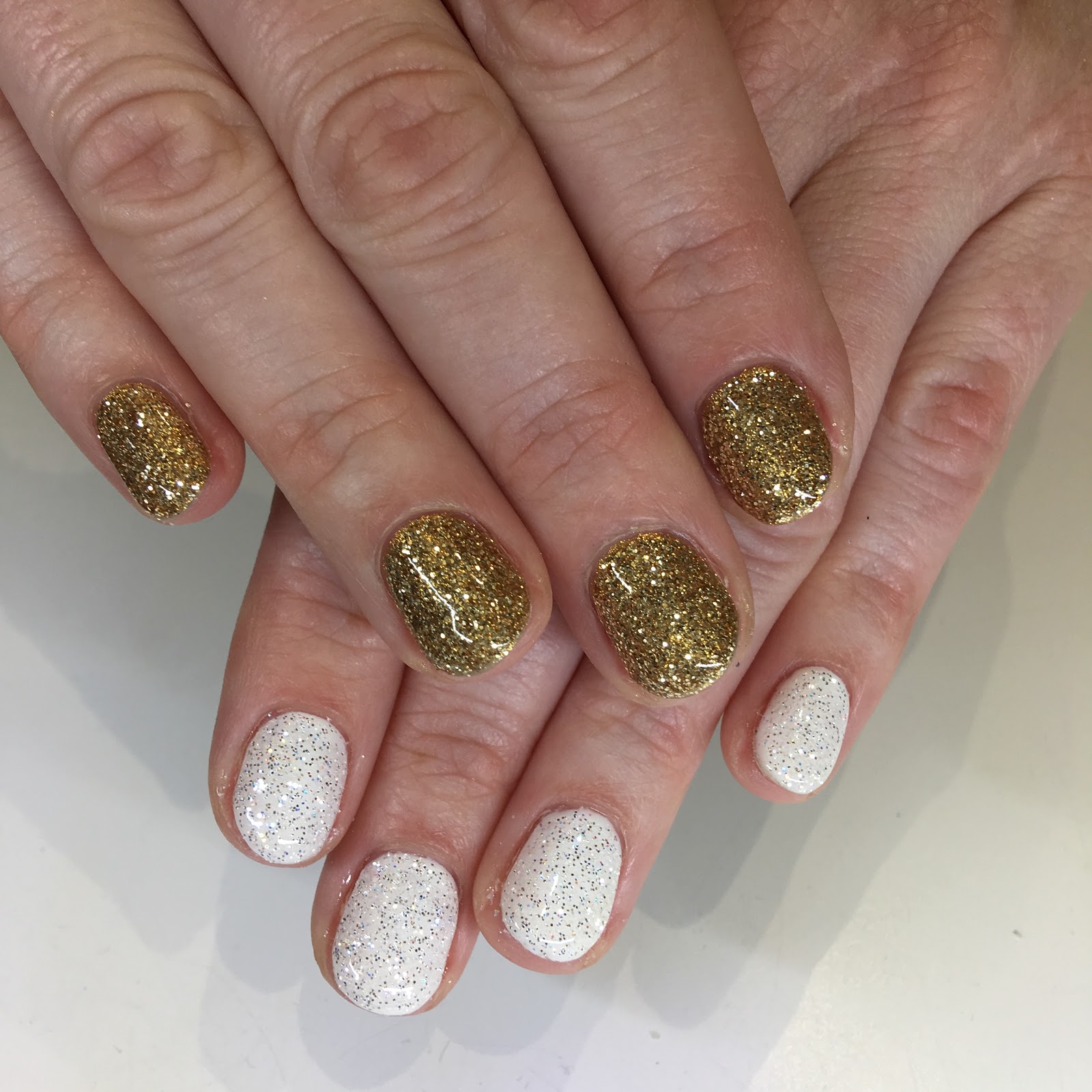 The Beauty of Life ManiMonday Christmas Tree Ornament Gel Nails by