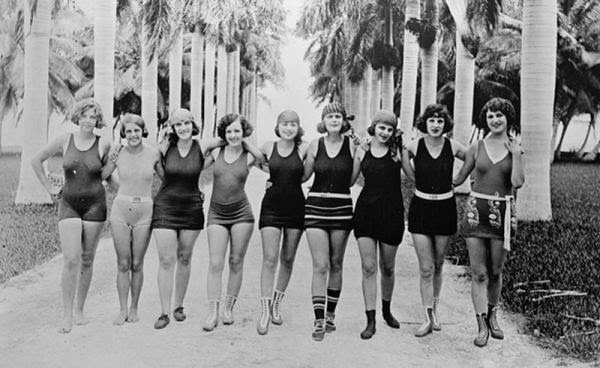 Excéntrico puerta Dinkarville Rachel´s Fashion Room: Historia y evolución del traje de baño: del bañador  al bikini