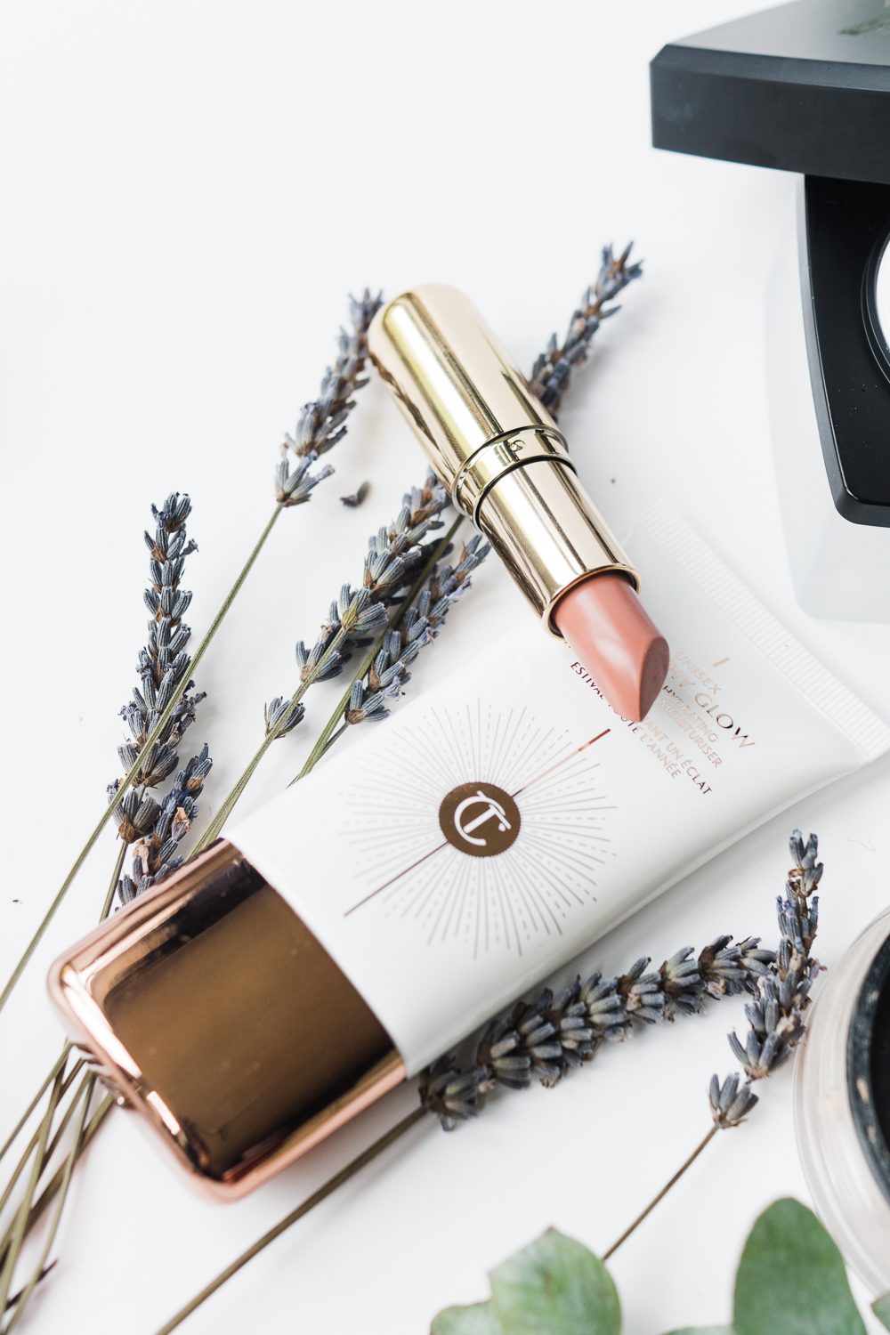 Charlotte-tilbury-unisex-healthy-glow-review-Barely-there-beauty-blog-photography