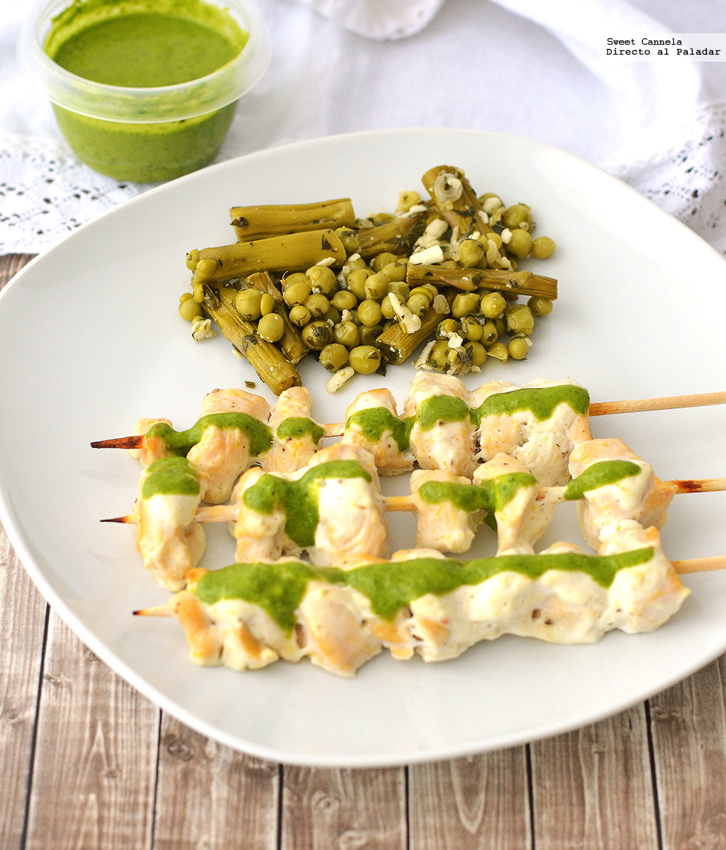 Portal del Barrio de Palermo Kebabs de pollo con yogurt y salsa verde. Receta