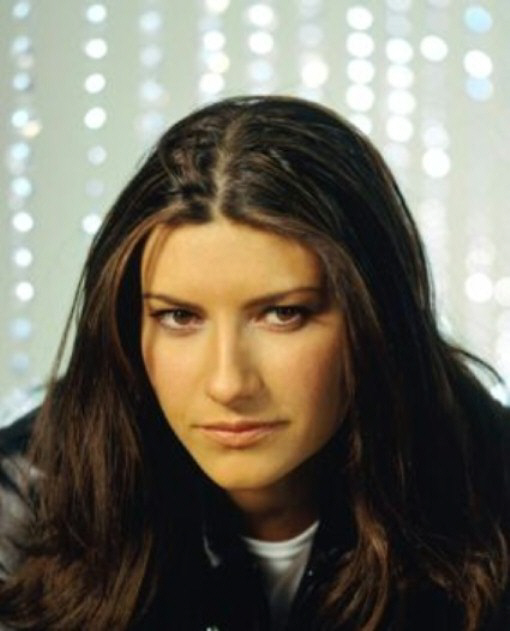 Mi mundo entre notas LAURA PAUSINI ENTRE TÚ Y MIL MARES