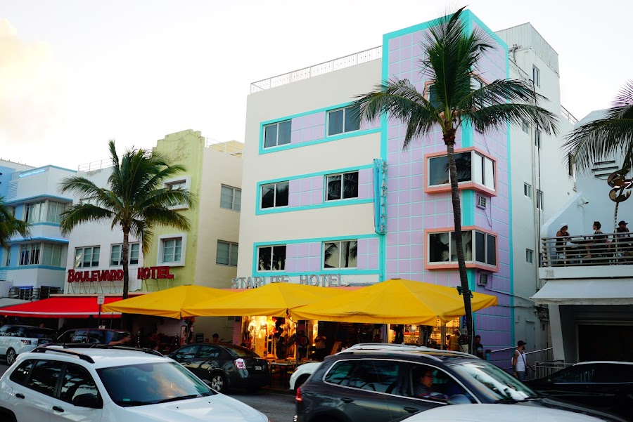 Art deco walk around Miami