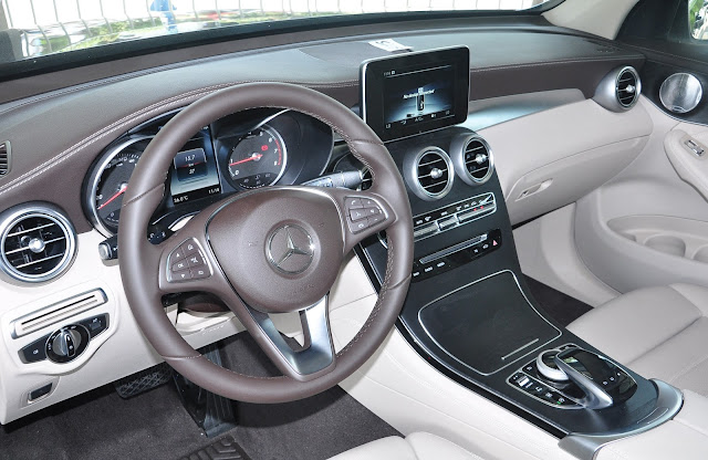 Không gian nội thất Mercedes GLC 300 4MATIC Không gian nội thất Mercedes GLC 300 4MATIC rộng rãi, sang trọng