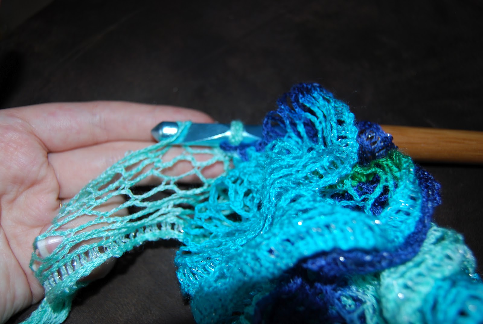 Firehawke Hooks and Needles: Free Pattern - Ruffle Scarf