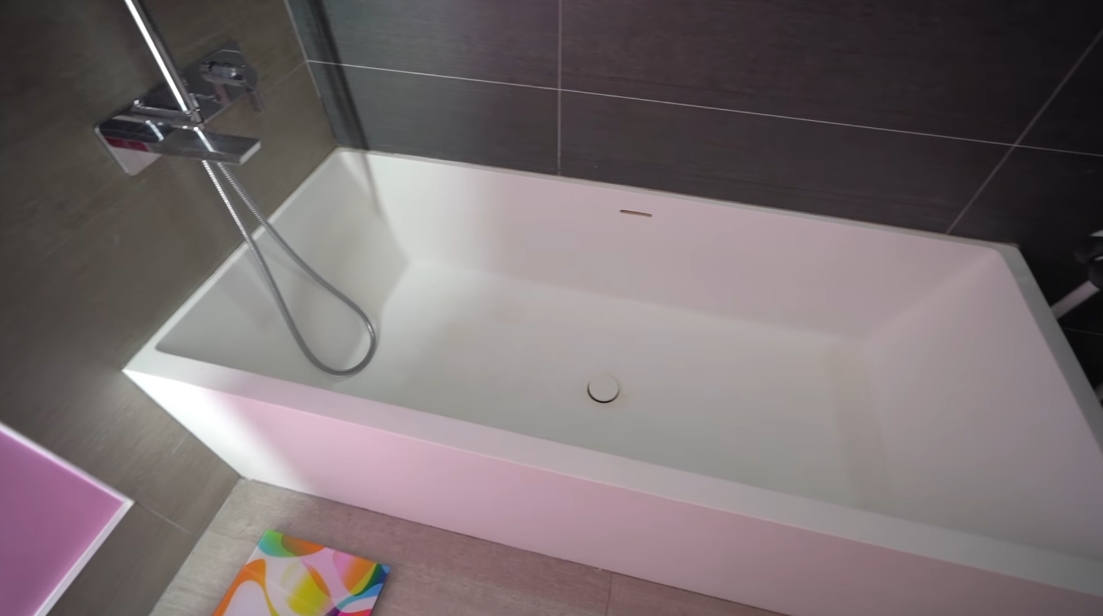 27 Interior Design Photos vs. Karim Rashid's NYC Luxury Penthouse Tour