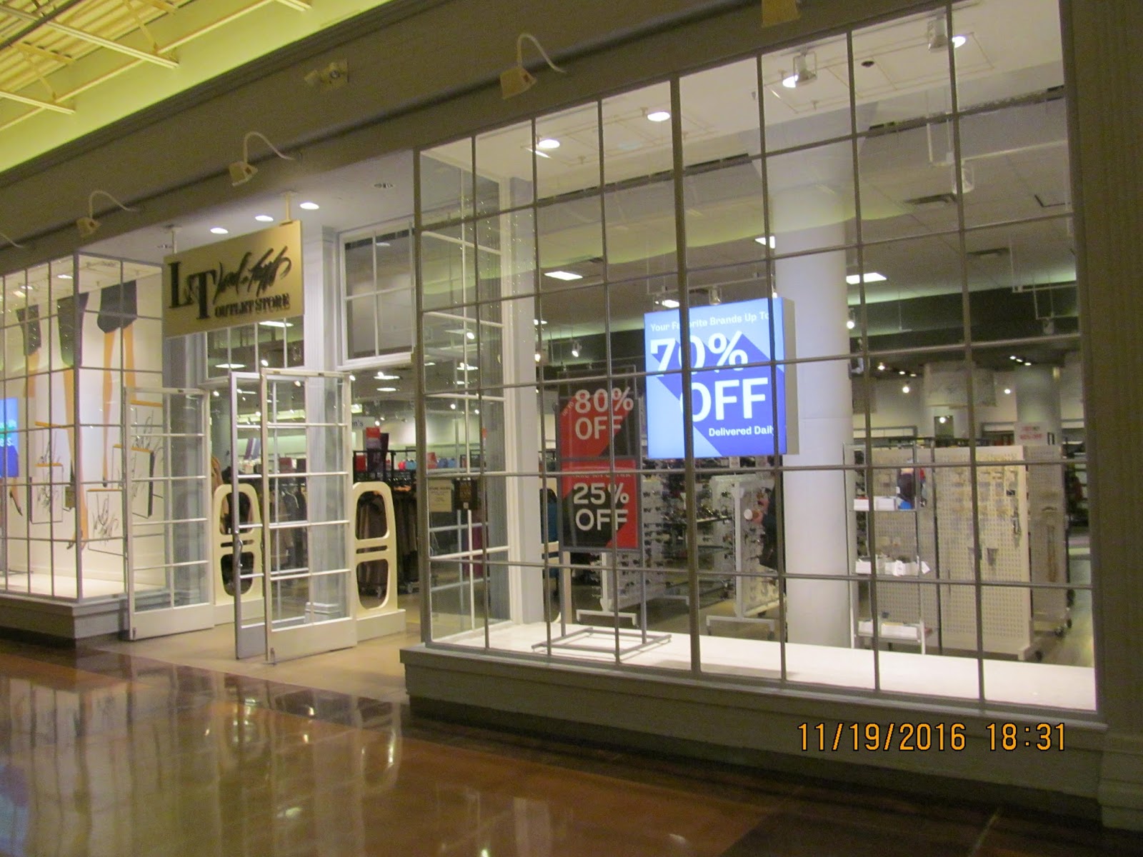 Trip to the Mall Great Lakes Crossings Outlets (Auburn Hills, Michigan)