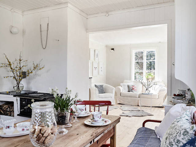my scandinavian home: Summer at this charming Swedish cottage?
