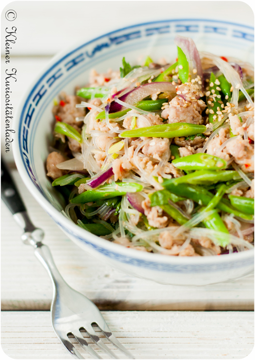 Thailändischer Glasnudelsalat mit Hühnchen