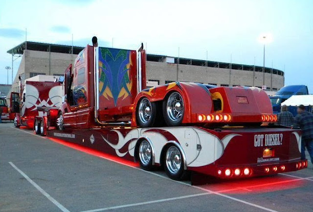 mobil truk besar di dunia-merah belakang