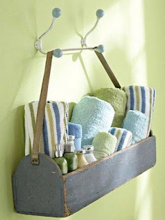 Interesting way to embellish the empty wall in your bathroom and organize your cosmetics and towels