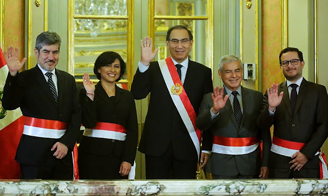 Sylvia Cáceres, Rogers Valencia, Edgar Vásquez Vela El presidente Martín Vizcarra juramentó esta tarde a los nuevos ministros de Trabajo y Promoción del Empleo; Comercio Exterior y Turismo; y de Cultura durante una ceremonia realizada en el Salón Dorado de Palacio de Gobierno.