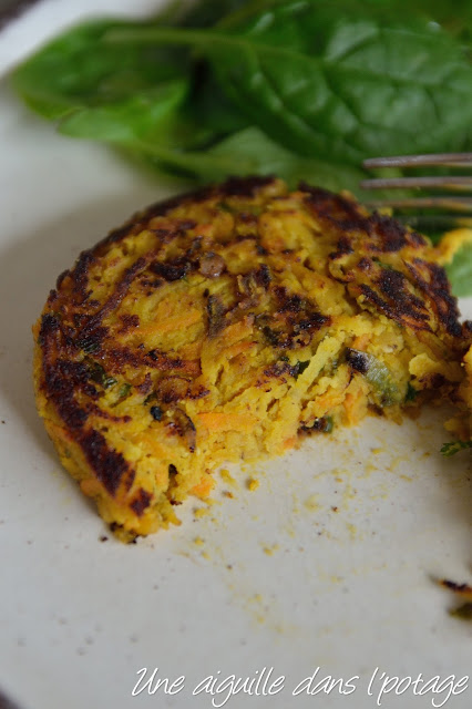 Galette de lentilles corail au curry et à la pomme: