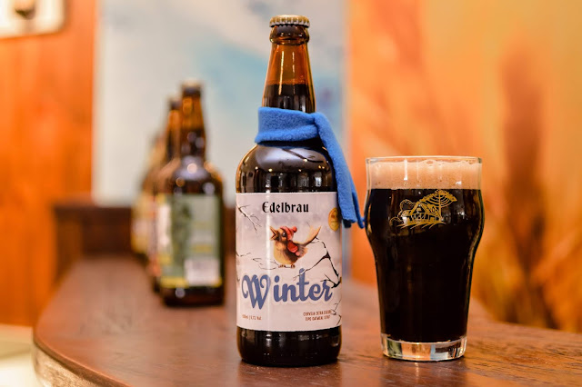 Cervejaria Edelbrau relança sucesso de inverno: uma Oatmeal Stout com novo rótulo