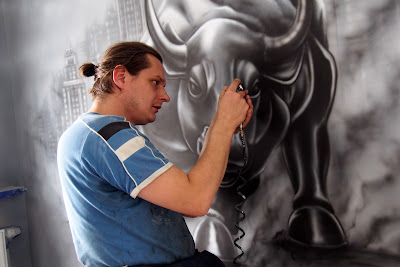 Malowanie byka malowanie byka, mural w biurze, aranżacja biura poprzez malowanie graffiti na ścianie