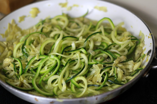 This easy garlic artichoke zucchini noodle recipe is a breeze with the Veggetti Pro!