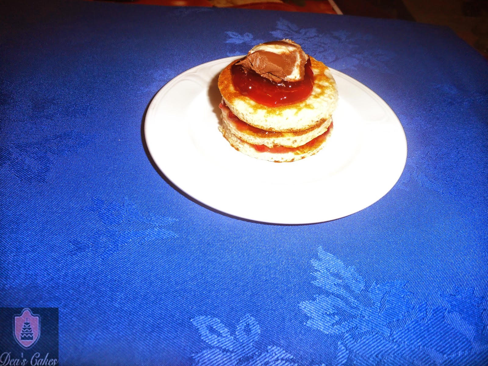 Clatite pufoase cu dulceata de zmeura- Pancakes with raspberry jam