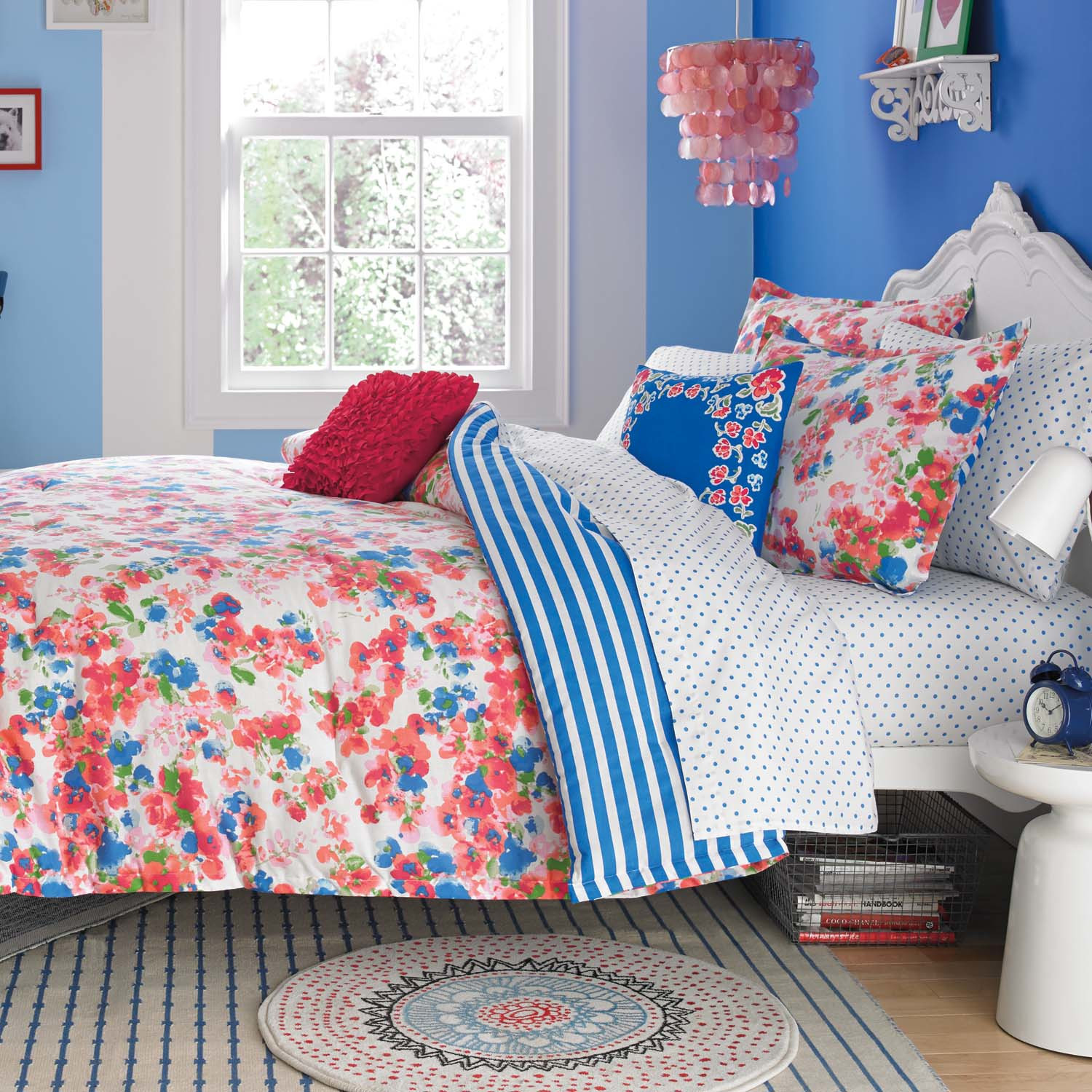 Bed cover for your daughter's room decorating HOME INTERIOR DESIGN