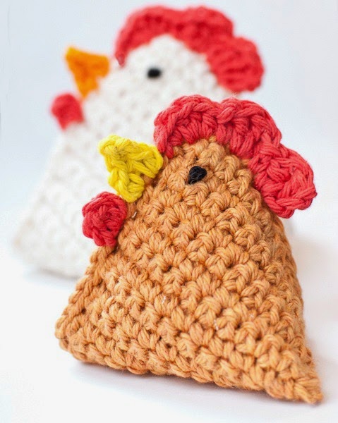 http://www.petalstopicots.com/2014/03/crochet-chicken-pattern-little-chick-bean-bag-pattern/