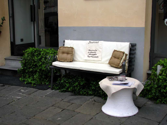 Bench reserved for customers, piazza Anfiteatro, Lucca
