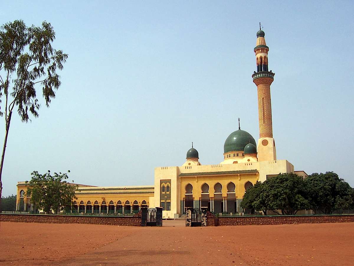 to the Islamic Holly Places Niamey Mosque (Niamey) Niger