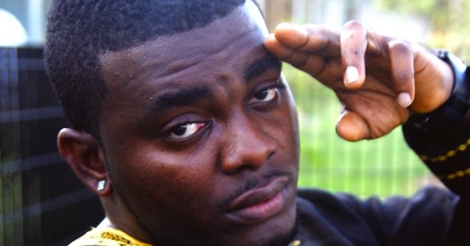 ты прикольный чувак. Who agrees. разъяренный человек. черный мужик показывающий на висок. Who agrees.