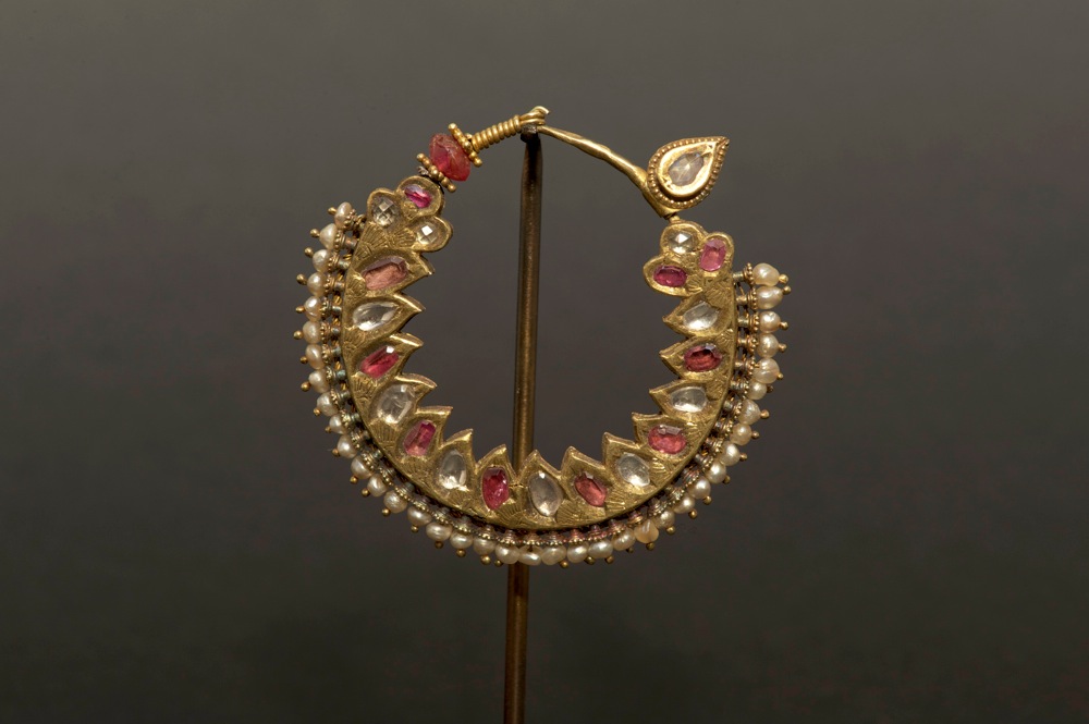 Indian Jewellery and Clothing Indian nose rings or nathu.. Indian Jewellery and Clothing Indian nose rings or nathu..