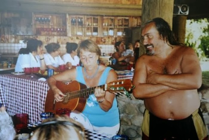 BACHELET+GUITAR.jpg