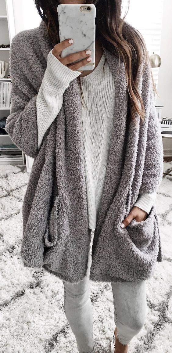 comfy fall outfit idea : white sweater + cardigan + jeans
