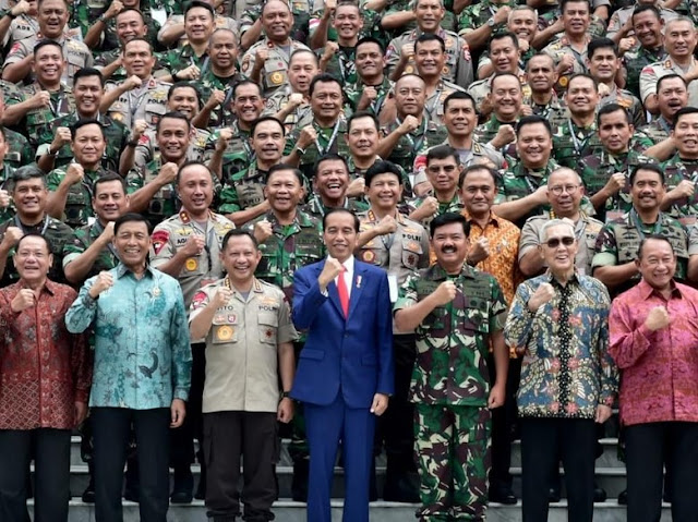 Rombakan Jokowi: Pos Baru Jenderal sampai Pensiun Tamtama