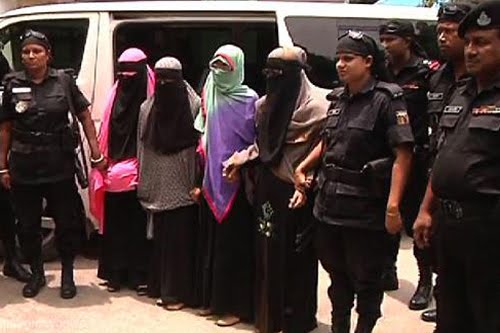 আটক ৪ নারী জেএমবির একজন ঢামেকের ইন্টার্ন চিকিৎসক আটক ৪ নারী জেএমবির একজন ঢামেকের ইন্টার্ন চিকিৎসক