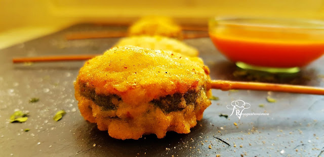 Piruletas de guacamole en tempura