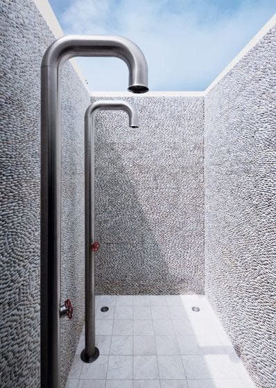 To da loos: 6 of my favorite outdoor showers