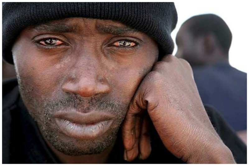 Плачет негр картинка