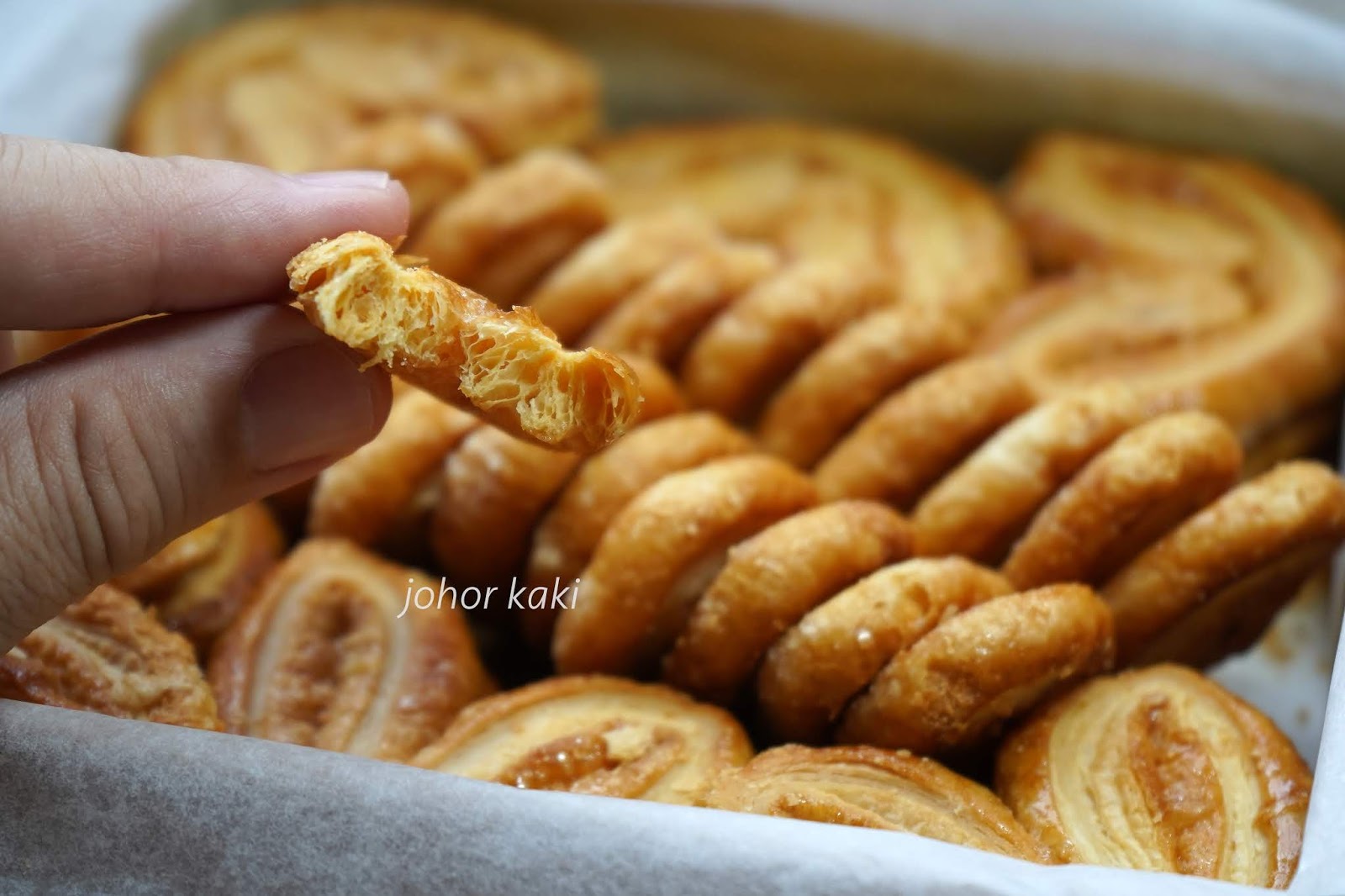 Butterfly Cookie (French Palmier Cookie) FINE FOODS by The Royal Garden Hong Kong 帝苑餅店.蝴蝶酥