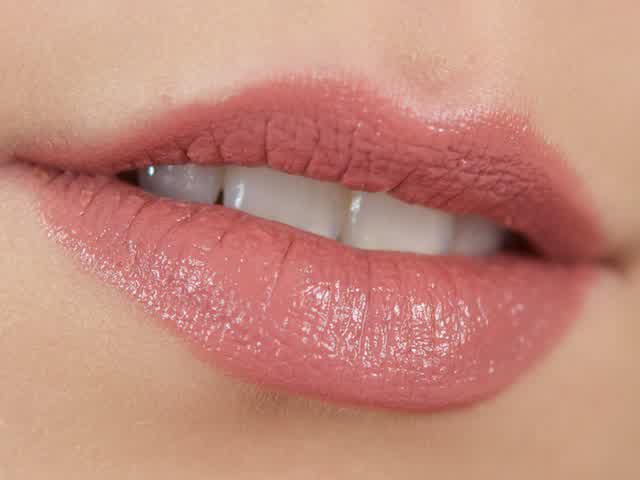 Tips Warna Lipstik untuk Kulit Sedang | ZonaKamu