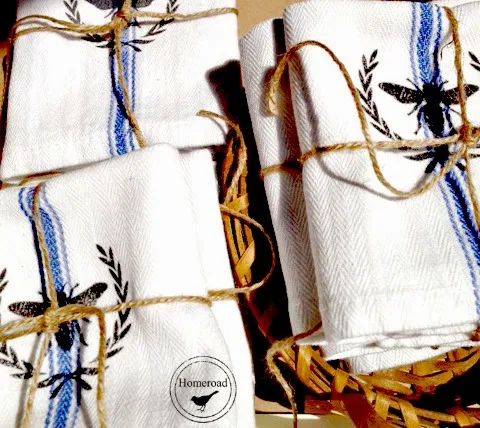 cotton-dish-towels-with-a-bee-and-wreath www.homeroad.net