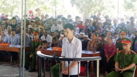 Tin tuc phap luat ngay 1/6: Tuyen an tu hinh ke giet vo va tinh dich - Anh 4