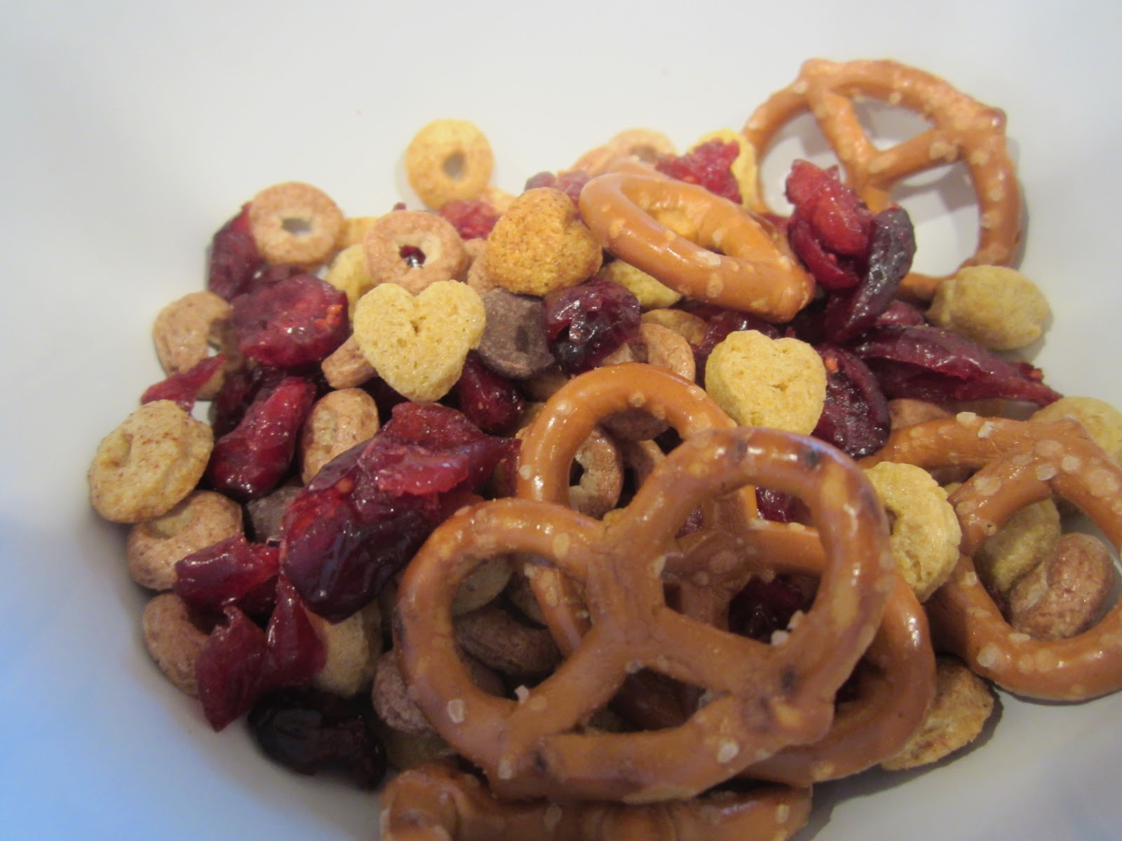 The Full Plate Blog (nutfree) Valentine's trail mix