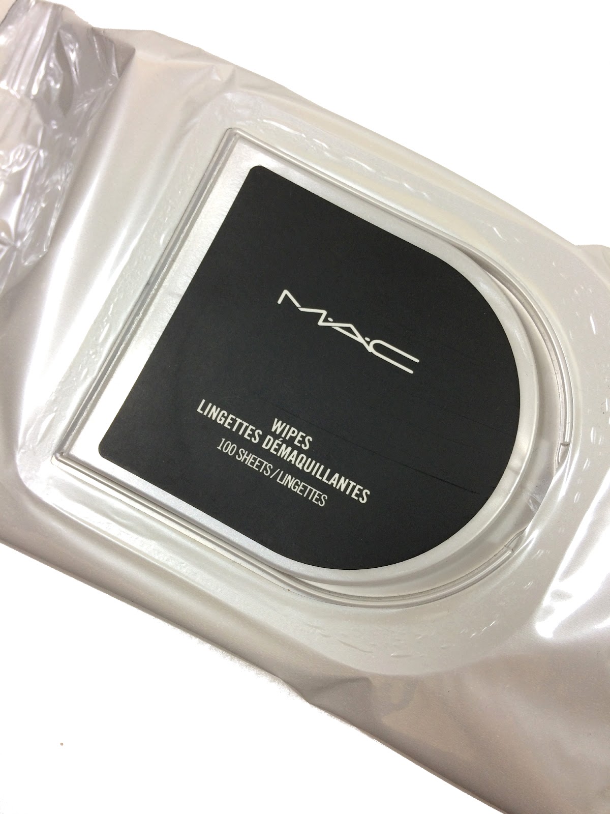 MAC COSMETICS Cleansing Wipes Lingettes Démaquillantes Larges . Review