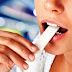 A szájszárazságnak következményei lehetnek a fogak károsodásától a torokgyulladásig