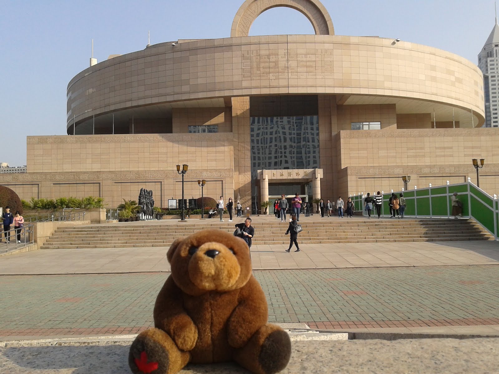 Teddy in front of Shanghai Museum