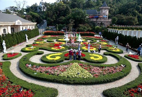 [Image: Du-ngoan-thien-duong-hoa-Ba-Na-Hills-10.jpg]