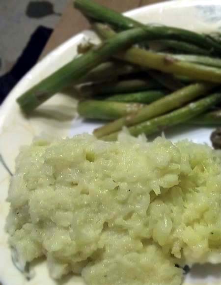 Mashed cauliflower is easy to make and healthy for you. A fantastic low carb alternative to mashed potatoes.