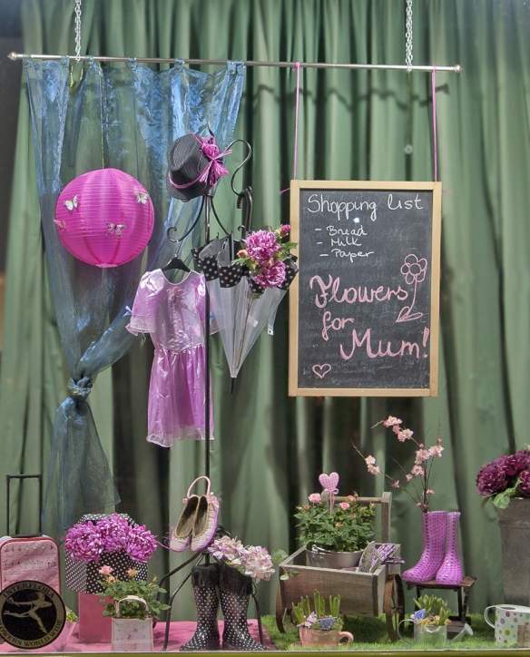 Creative Visual Merchandising: Mod .3 Vitrine dia Das Mães.