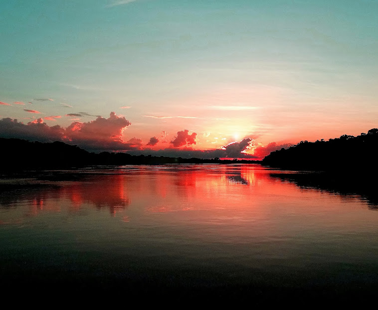 Pôr do sol no rio Purus-Amazonas-Brasil