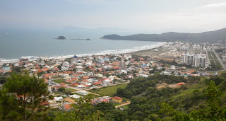 Vista desde el mirador panorámico del camino de ingreso a Praia de Palmas