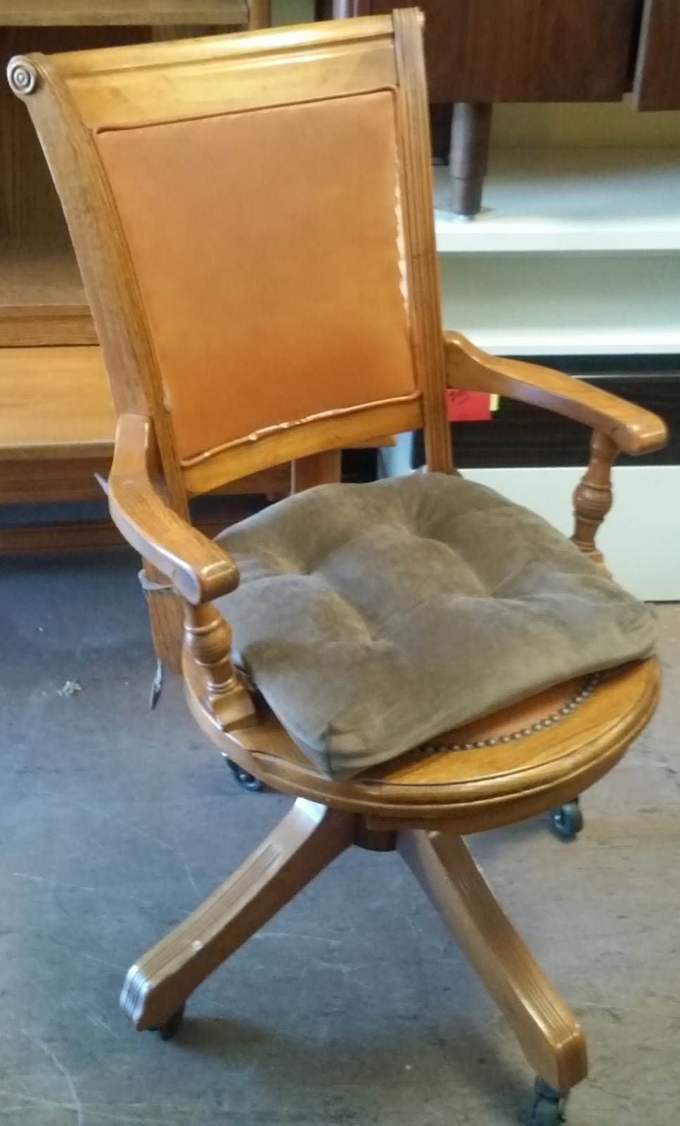 UHURU FURNITURE & COLLECTIBLES SOLD Oak Office Chair on Wheels 15