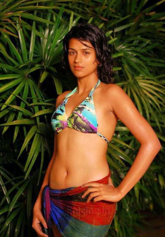Shraddha Das Smoking Hot Bikini Images - Hot4Sure-1269